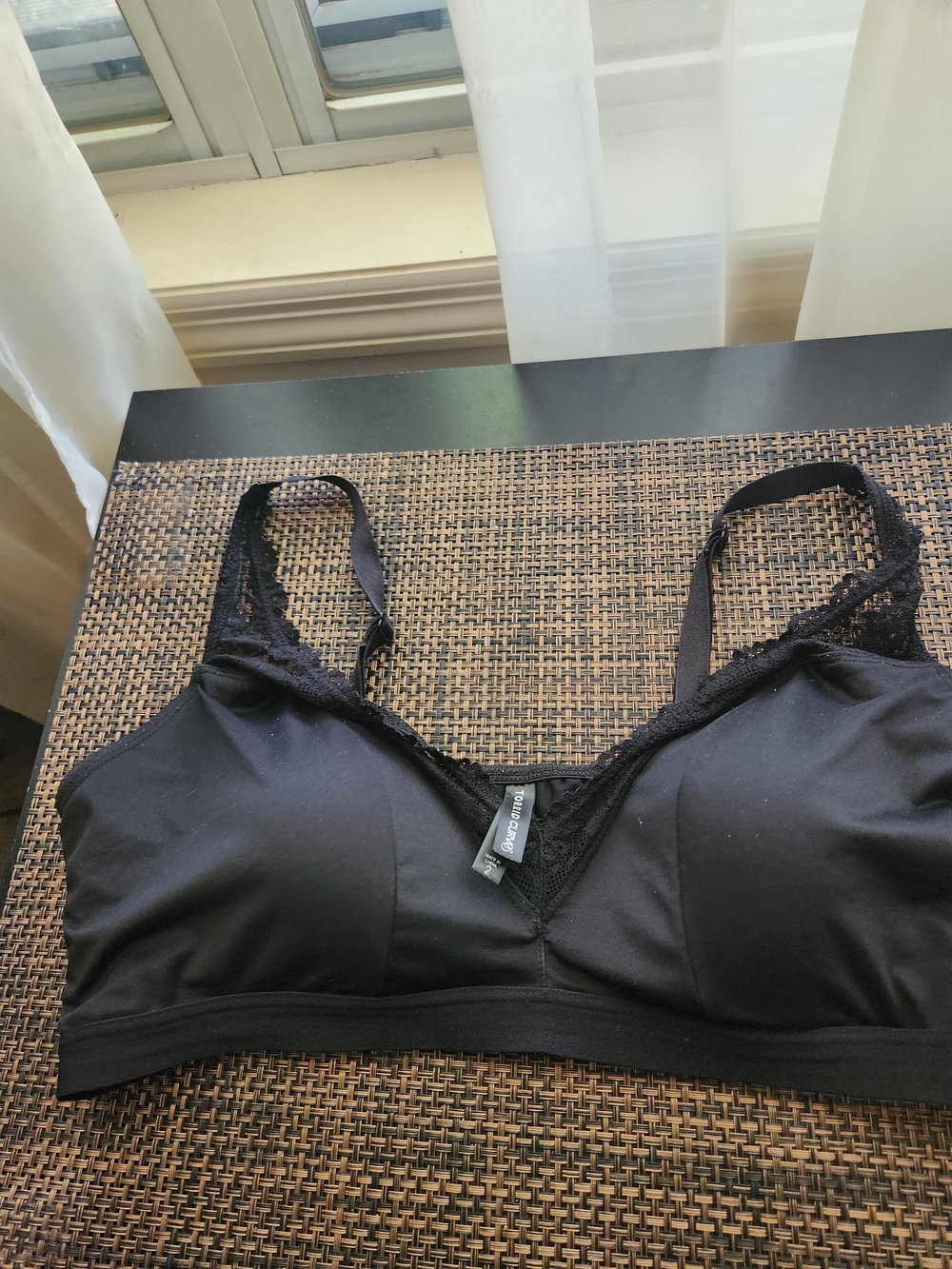 Wireless Black Lace-Trim Bralette with Soft Support